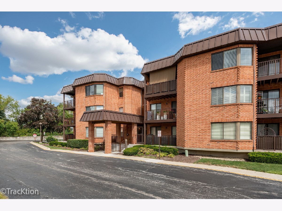 Condos & Townhomes Sold The Lawns Phase 2 Willowbrook Illinois, 6401 Clarendon Hills