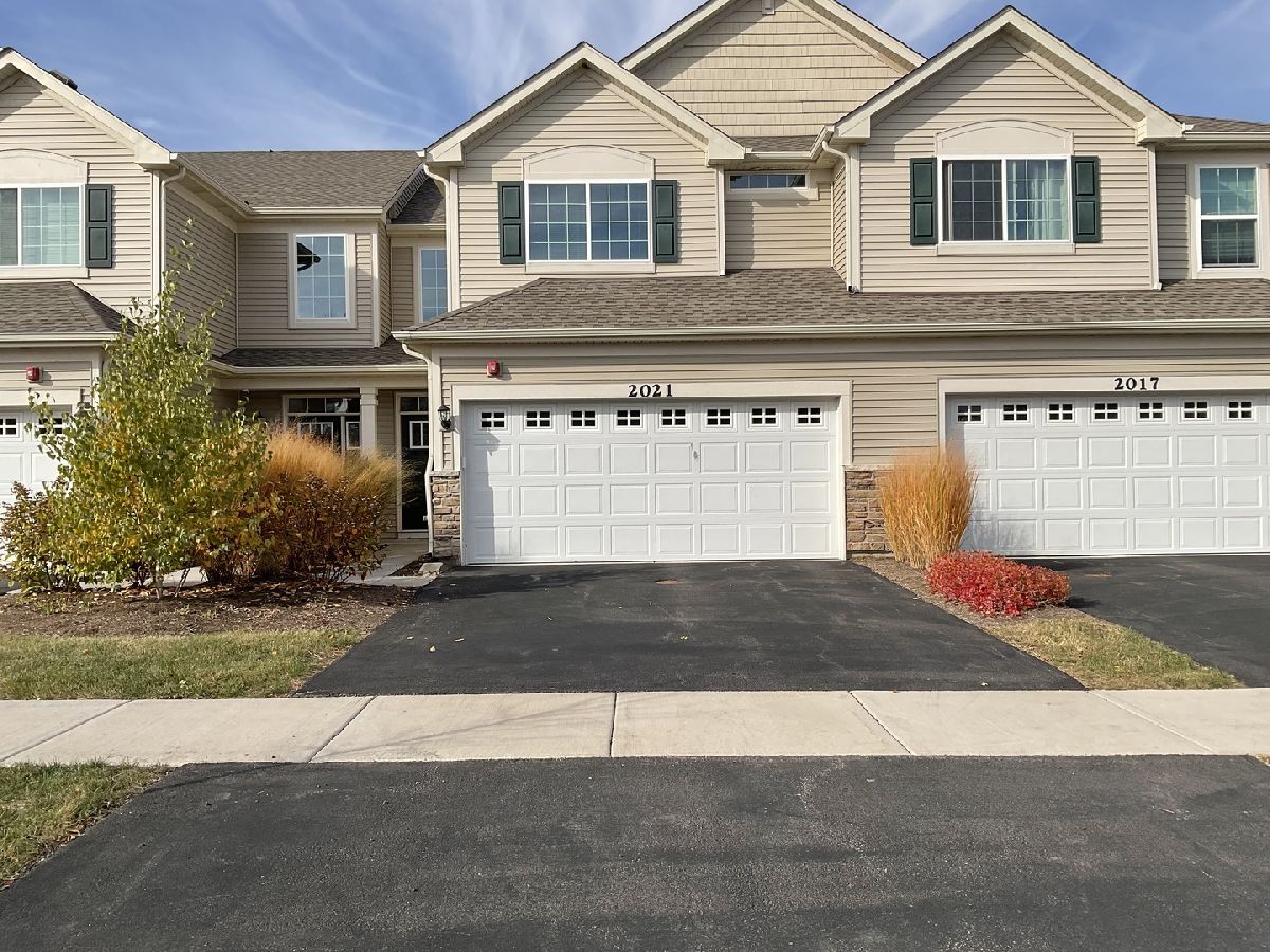 Condos & Townhomes Rented Prairie Commons Batavia Illinois, 2021 Stuttle