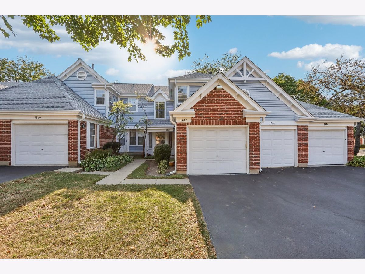 Townhomes & Condos Sold Wildberry Streamwood Illinois, 1982 Quaker Hollow