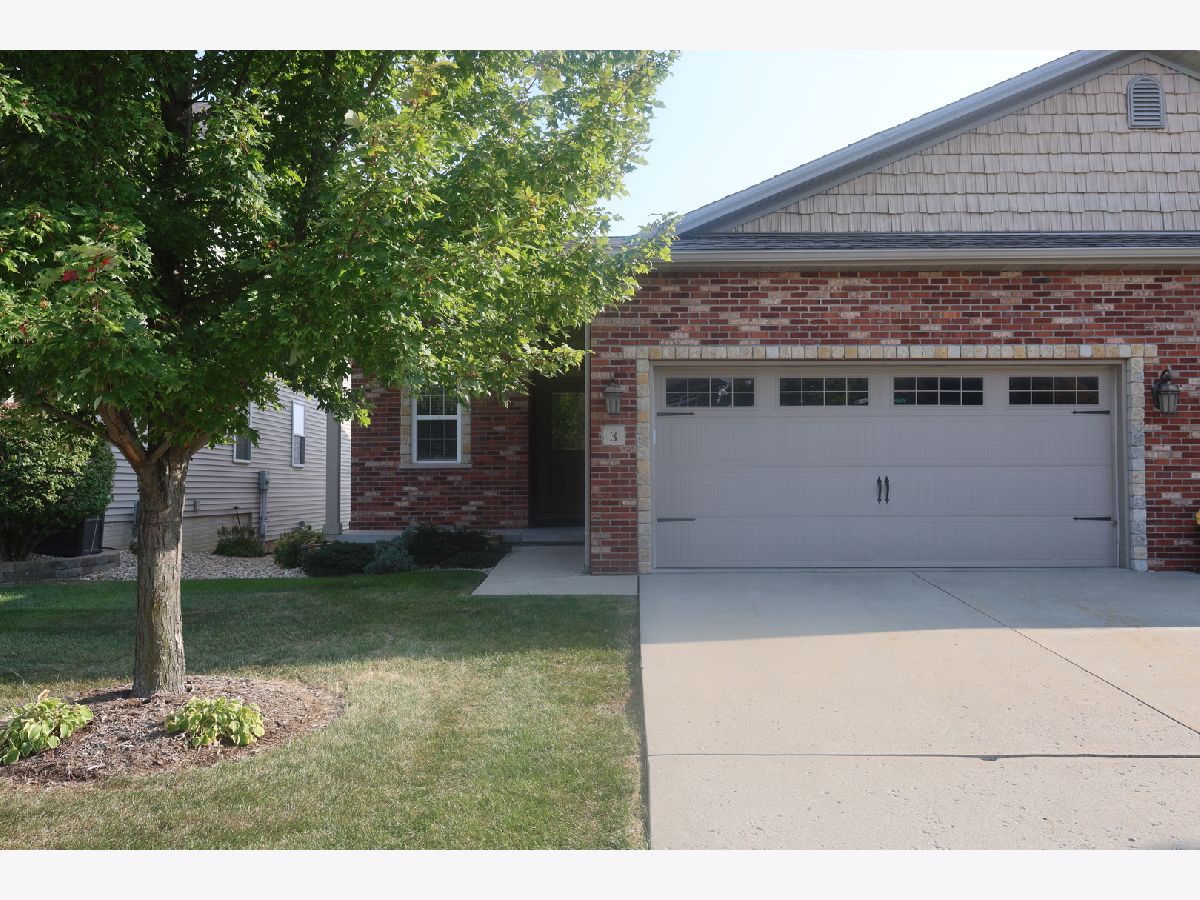 Condos & Townhomes & Homes Sold Villas At Eagle View South Bloomington Illinois, 3 Yukon