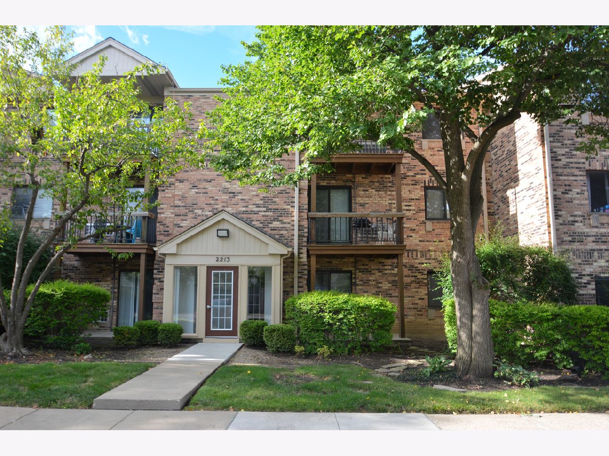 Condominiums Rented Rosewood Arlington Heights Illinois, 2213 Nichols