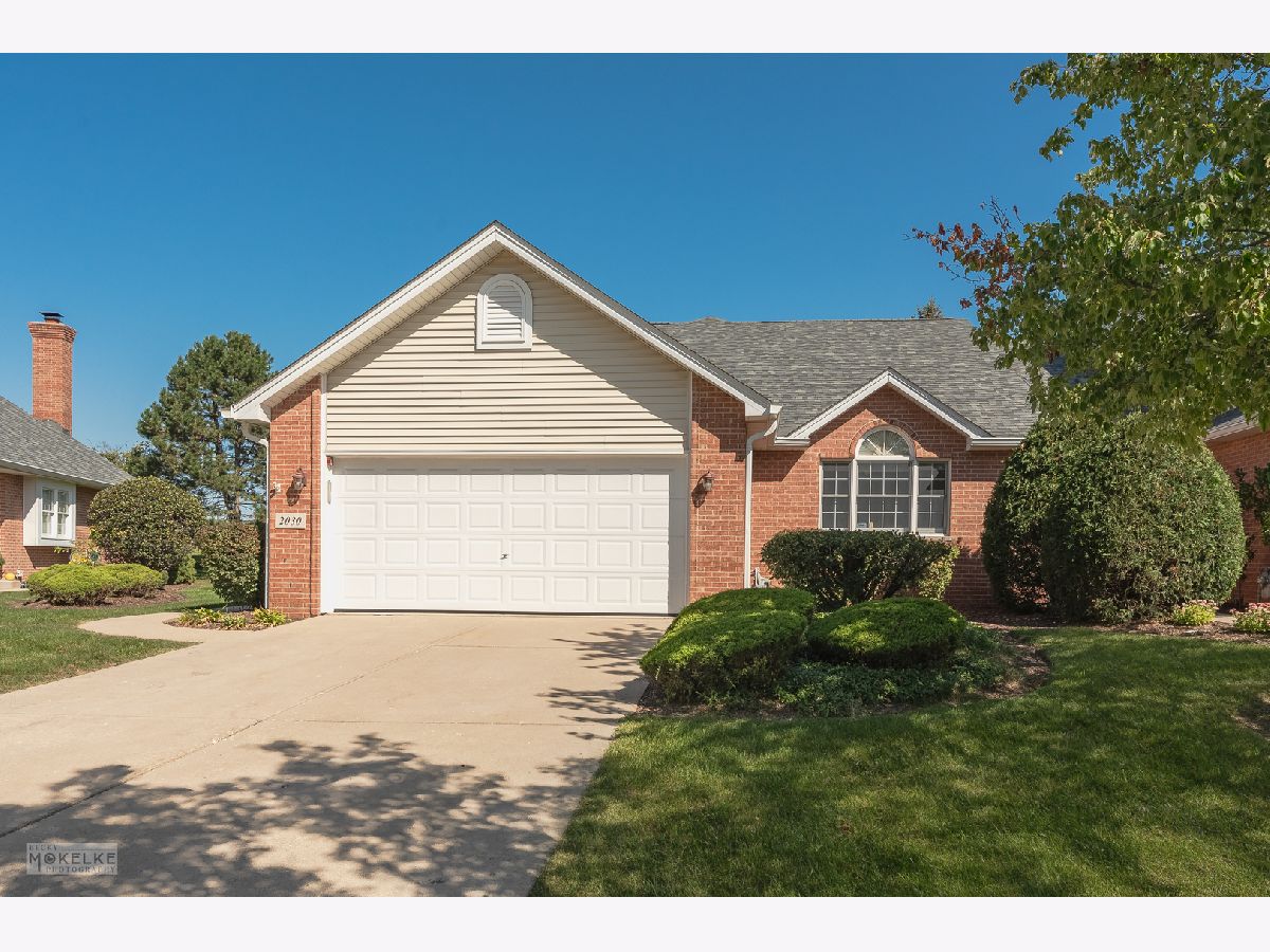 Townhomes Sold Water Tower Reserve Woodridge Illinois, 2030 Clover