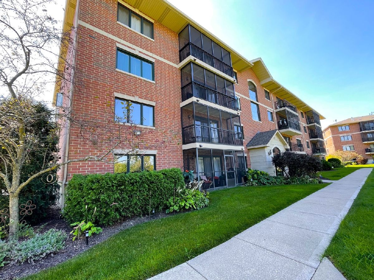 Condominiums & Homes Sold Forest Trails Oak Forest Illinois, 6850 Winding Trail