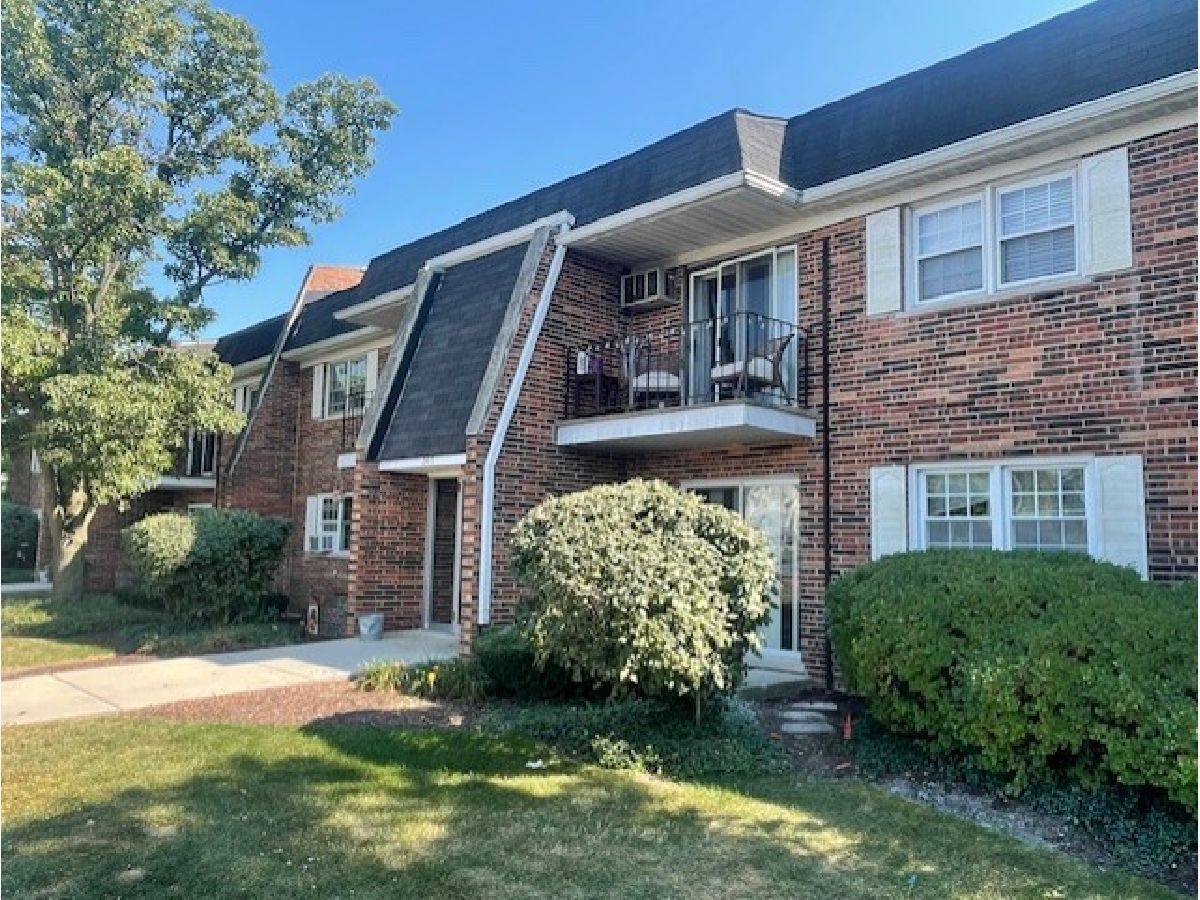 Condominiums Sold Fairway Grove Downers Grove Illinois, 2415 Ogden