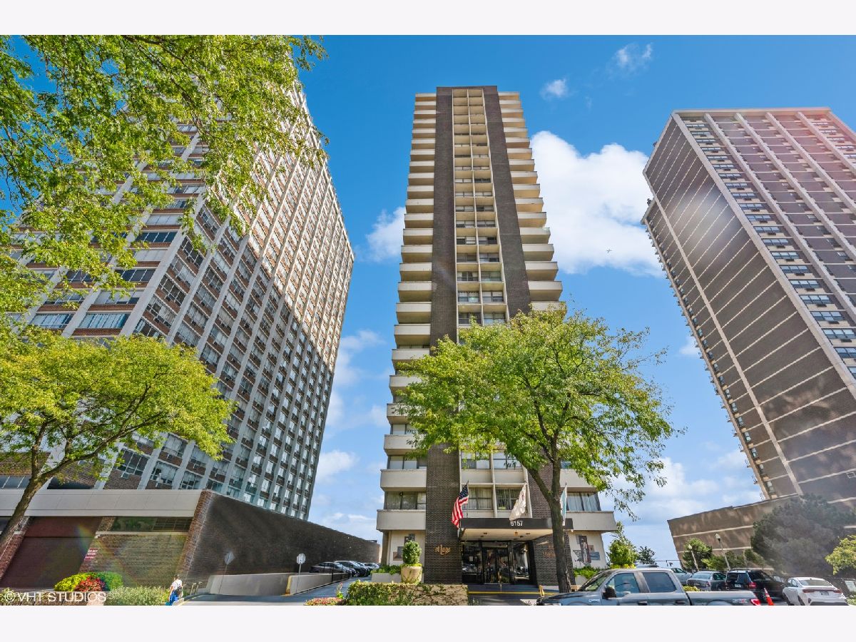 Condominiums Sold El Lago Chicago Illinois, 6157 Sheridan