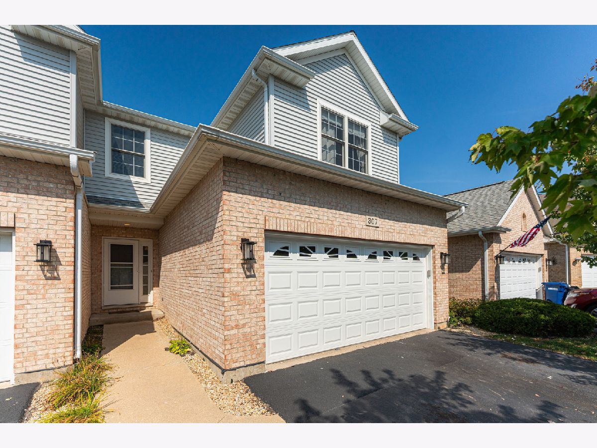 Townhomes & Homes Sold Fairview South Dekalb Illinois, 307 Manning