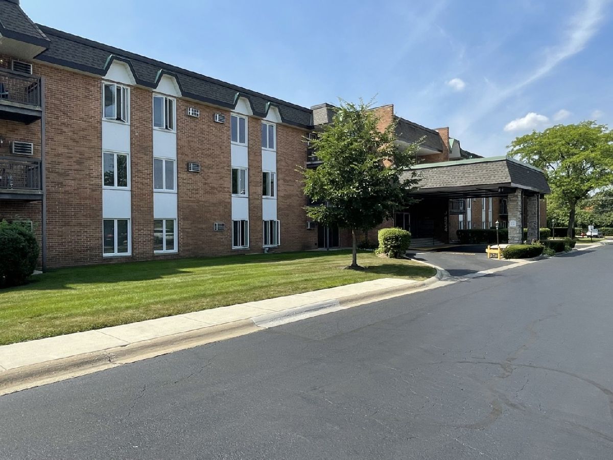 Condominiums Sold Westbrook West Downers Grove Illinois, 4224 Saratoga