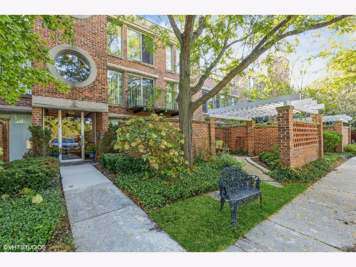 Condos & Townhomes Sold Meadowlake Northfield Illinois, 7050 Arbor
