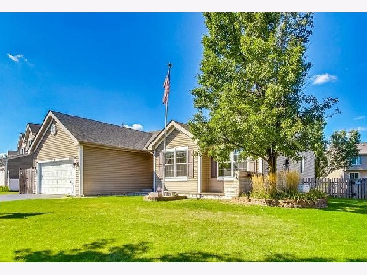 Homes & Townhomes & Condos Sold Lakemoor Farms Lakemoor Illinois, 28520 Wagon Trail