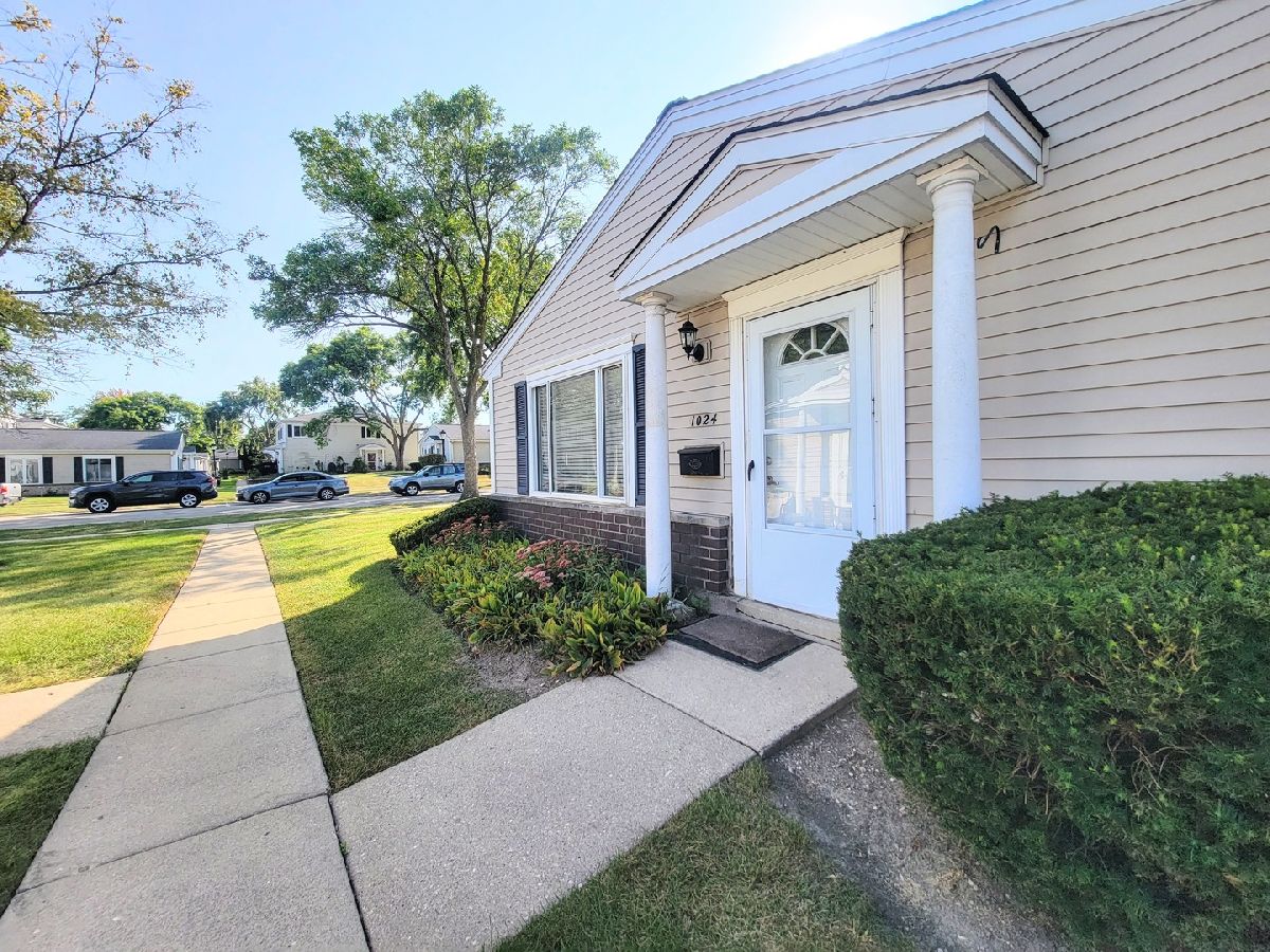 Townhomes & Condos Rented Quincy Park Prospect Heights Illinois, 1024 Cove