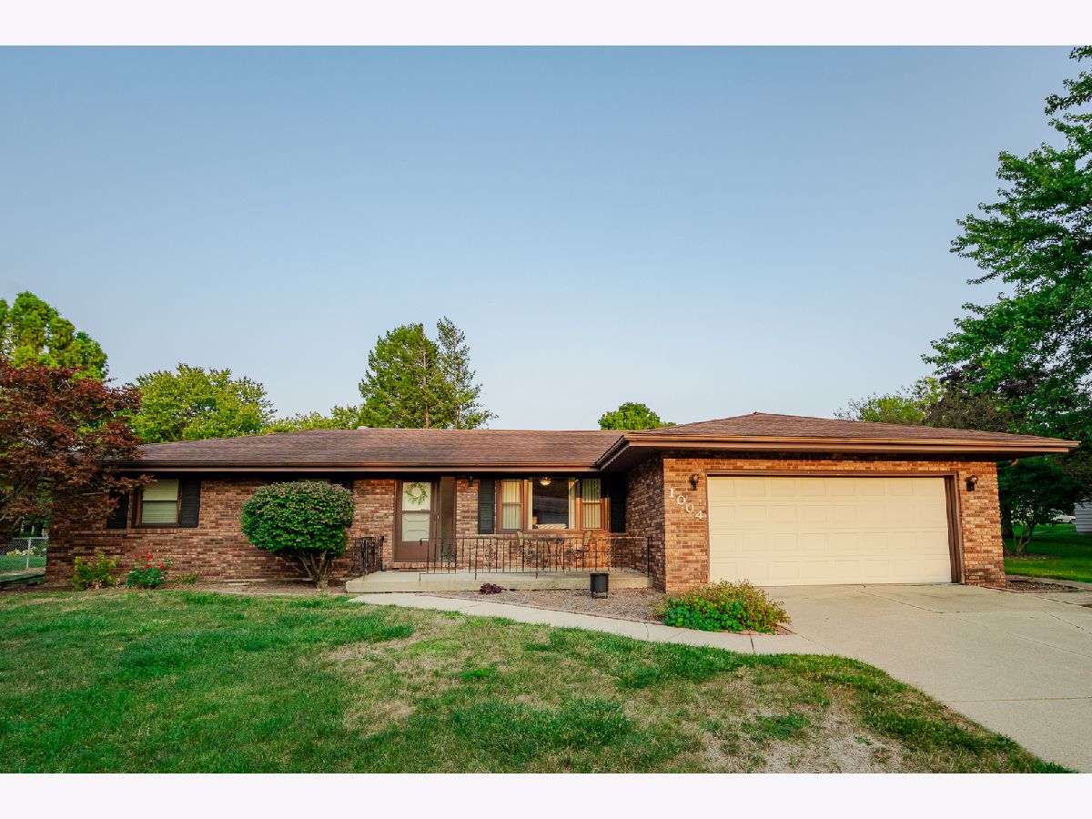 Homes & Condos & Townhomes Sold Broadmoor Bloomington Illinois, 1004 Broadmoor