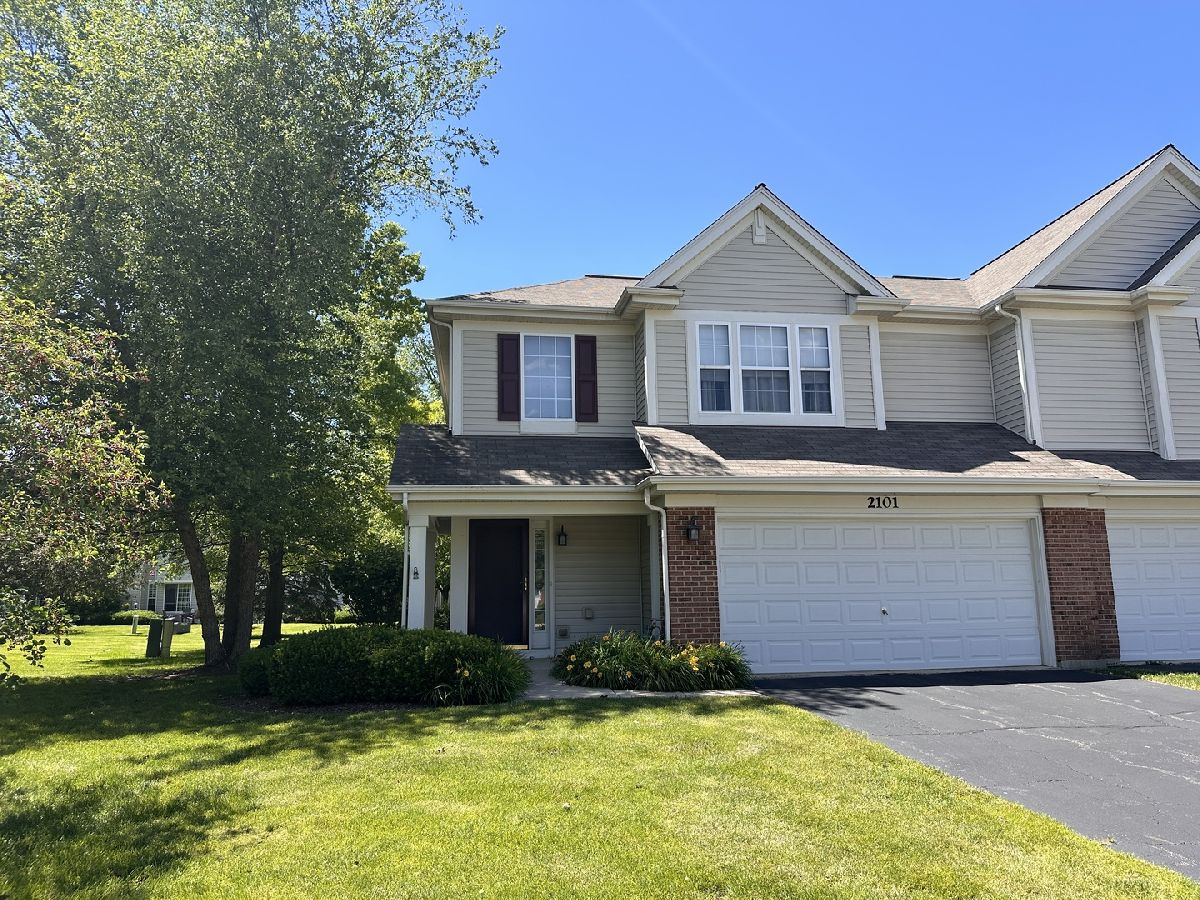 Townhomes & Condos Rented Coventry Lake In The Hills Illinois, 2101 Claremont