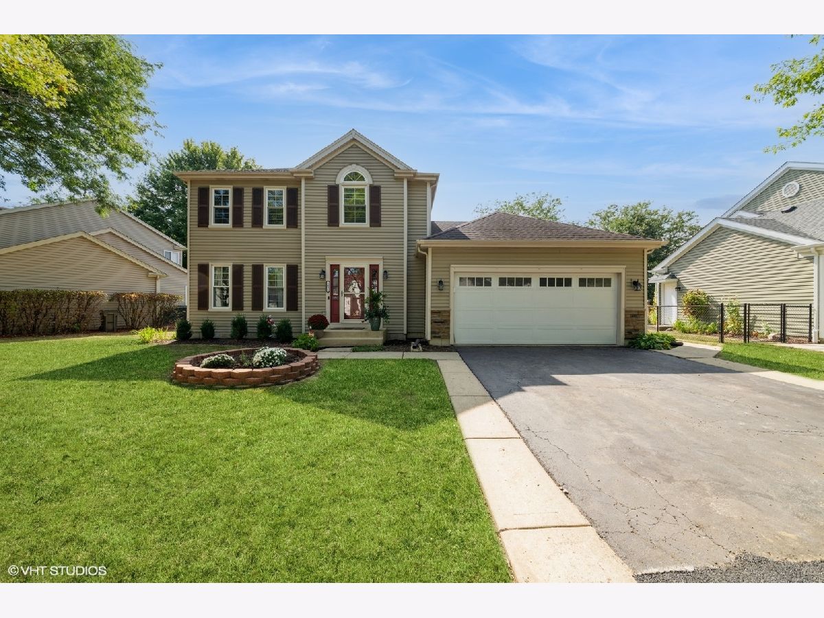 Homes & Townhomes Sold Woodbridge North Elgin Illinois, 2451 Crystal Creek
