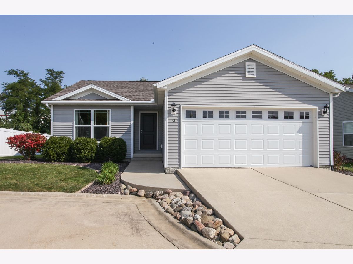 Homes & Condos & Townhomes Sold Fox Creek Village Bloomington Illinois, 2 Winding