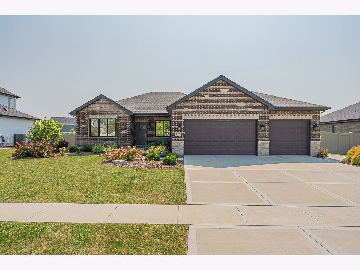 Homes Sold Sylvan Meadows New Lenox Illinois, 916 Woodlawn