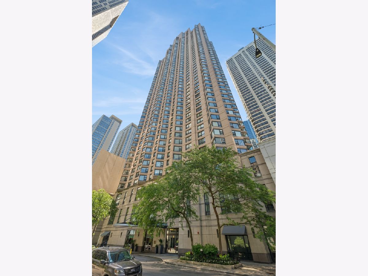 Condos & Townhomes Sold Streeterville Chicago Illinois, 401 Ontario