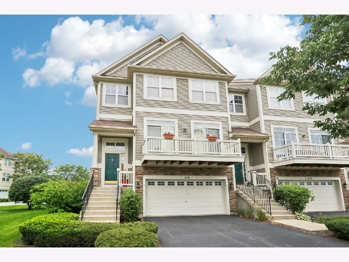Townhomes Sold Cambridge At Waters Edge Grayslake Illinois, 674 Shoreline