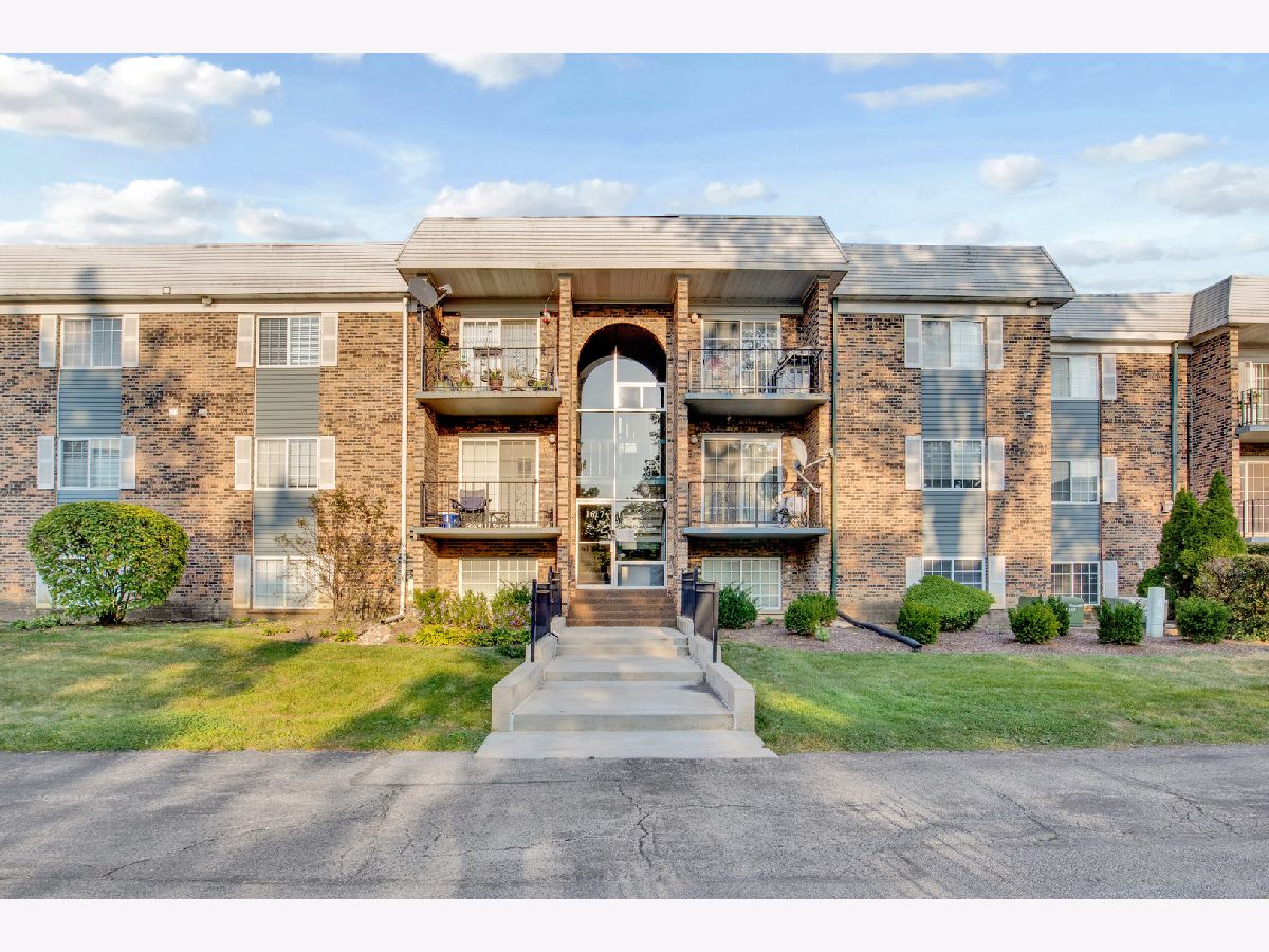 Condominiums Sold Arlington Glen Arlington Heights Illinois, 1617 Windsor