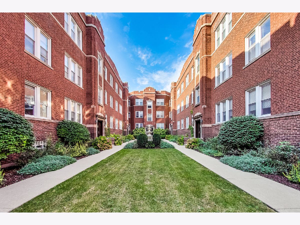 Condominiums Rented The Estes North Shore Chicago Illinois, 1346 1/2 Estes