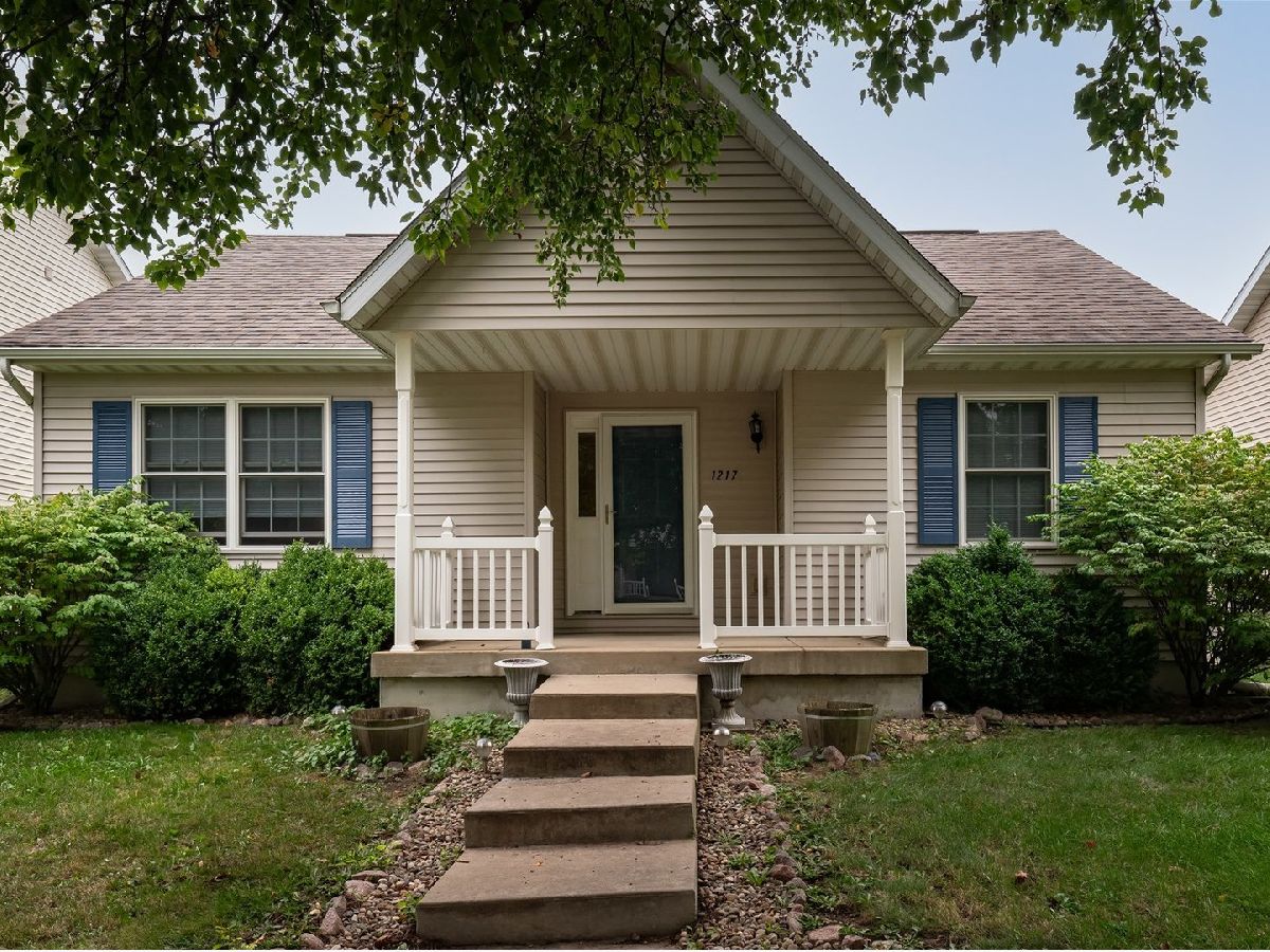 Homes & Condos & Townhomes Sold Savannah Green Normal Illinois, 1217 Ogelthorpe
