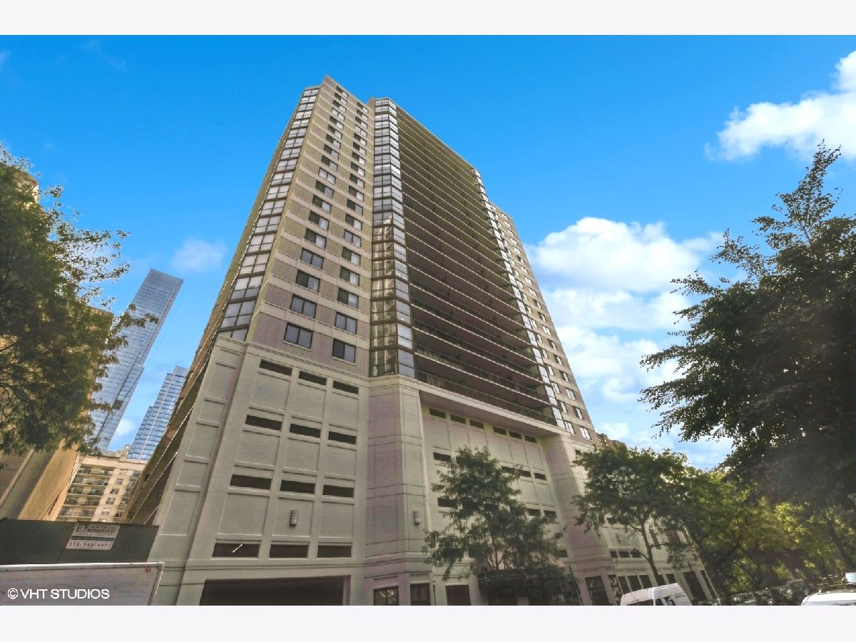 Condos & Townhomes Rented Delaware Place Chicago Illinois, 33 Delaware