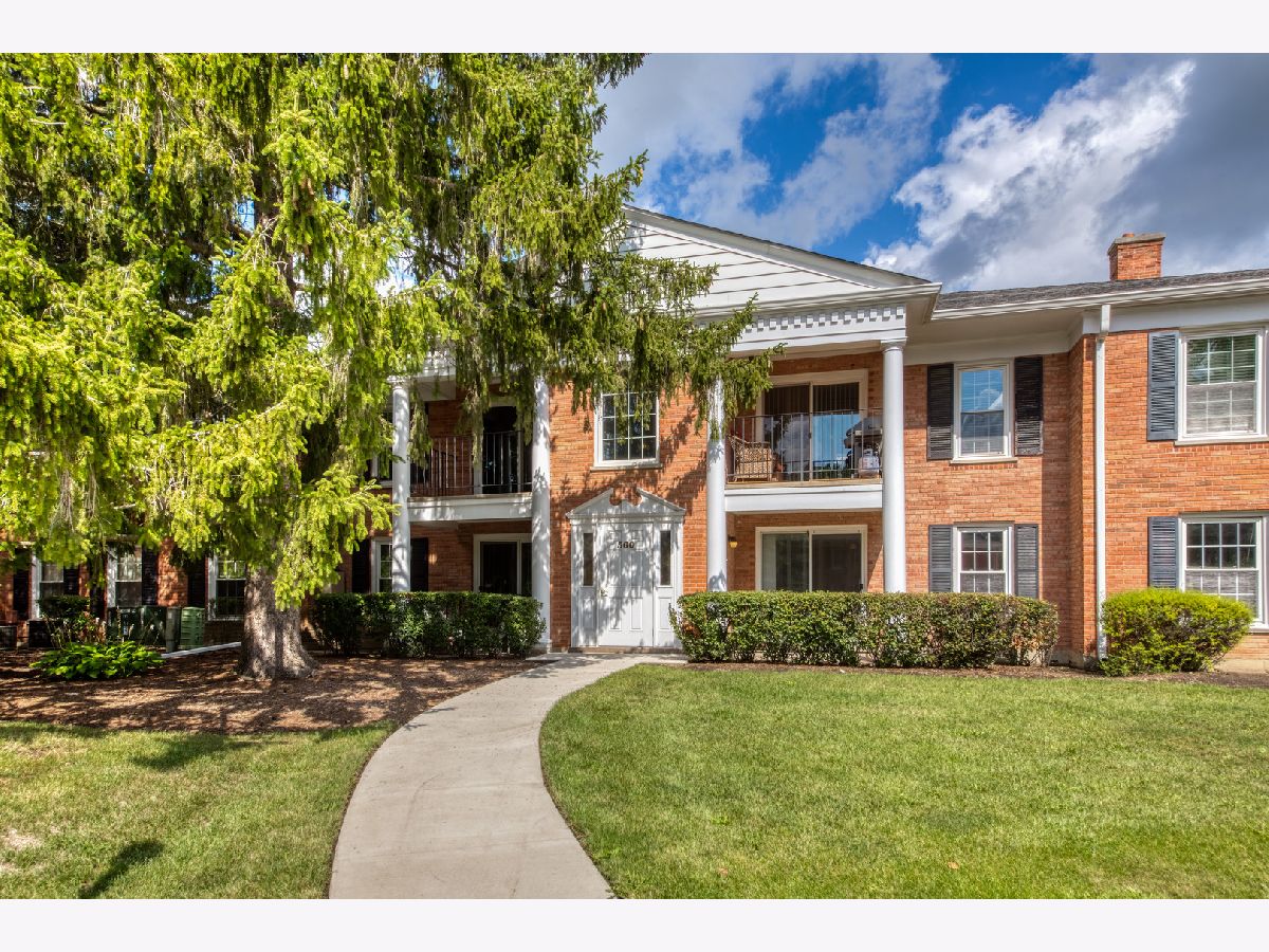 Condos & Townhomes Sold Shorely Woods Barrington Illinois, 560 Shorely