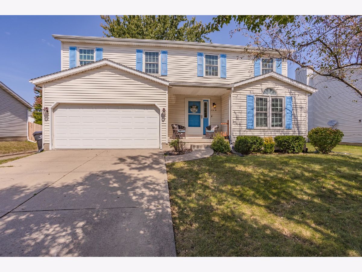Condos & Townhomes & Homes Sold Midlands Bloomington Illinois, 2914 Clearwater