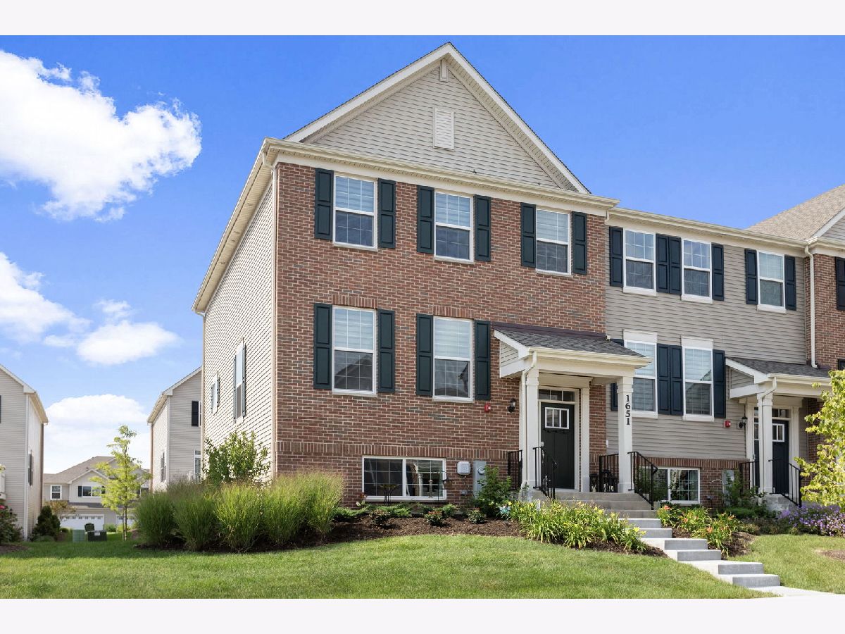 Condos & Townhomes Sold Prairie Commons Batavia Illinois, 1651 Bentz
