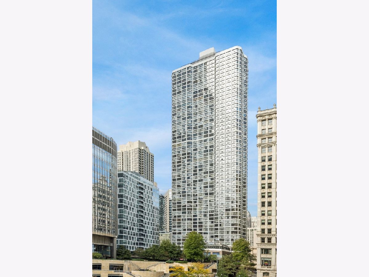 Condominiums Sold River Plaza Chicago Illinois, 405 Wabash
