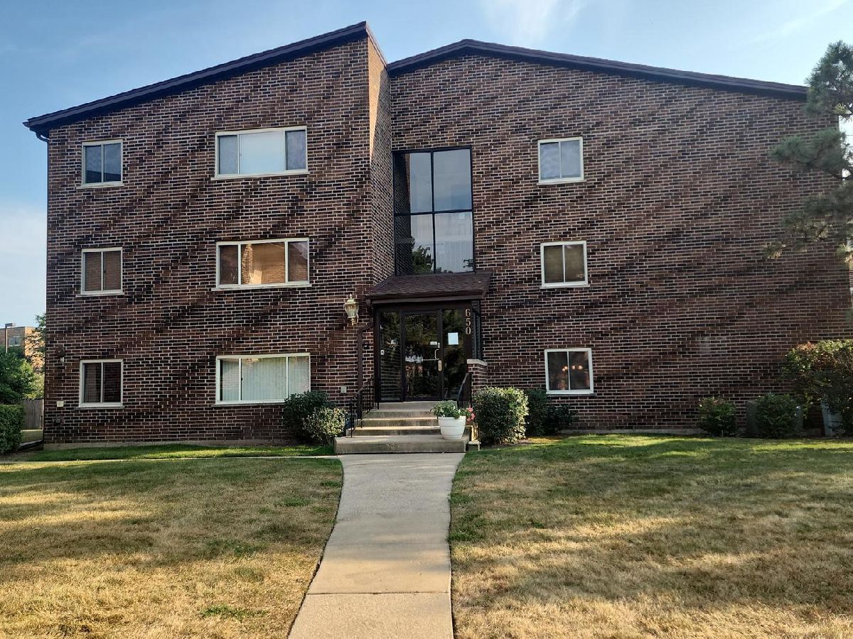 Condominiums Sold 12 Oaks Elk Grove Village Illinois, 650 Perrie