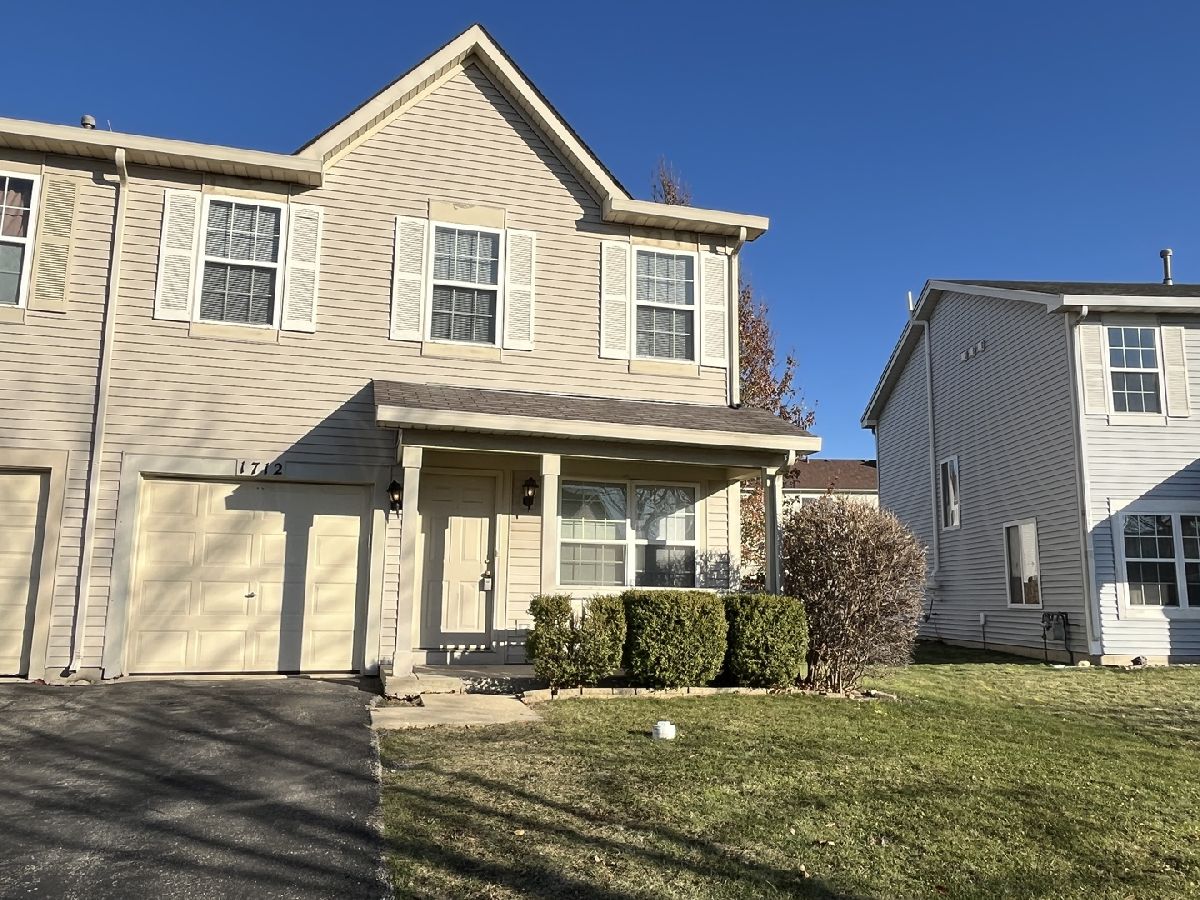 Townhomes & Homes Rented Lakewood Falls Club Romeoville Illinois, 1712 Raleigh