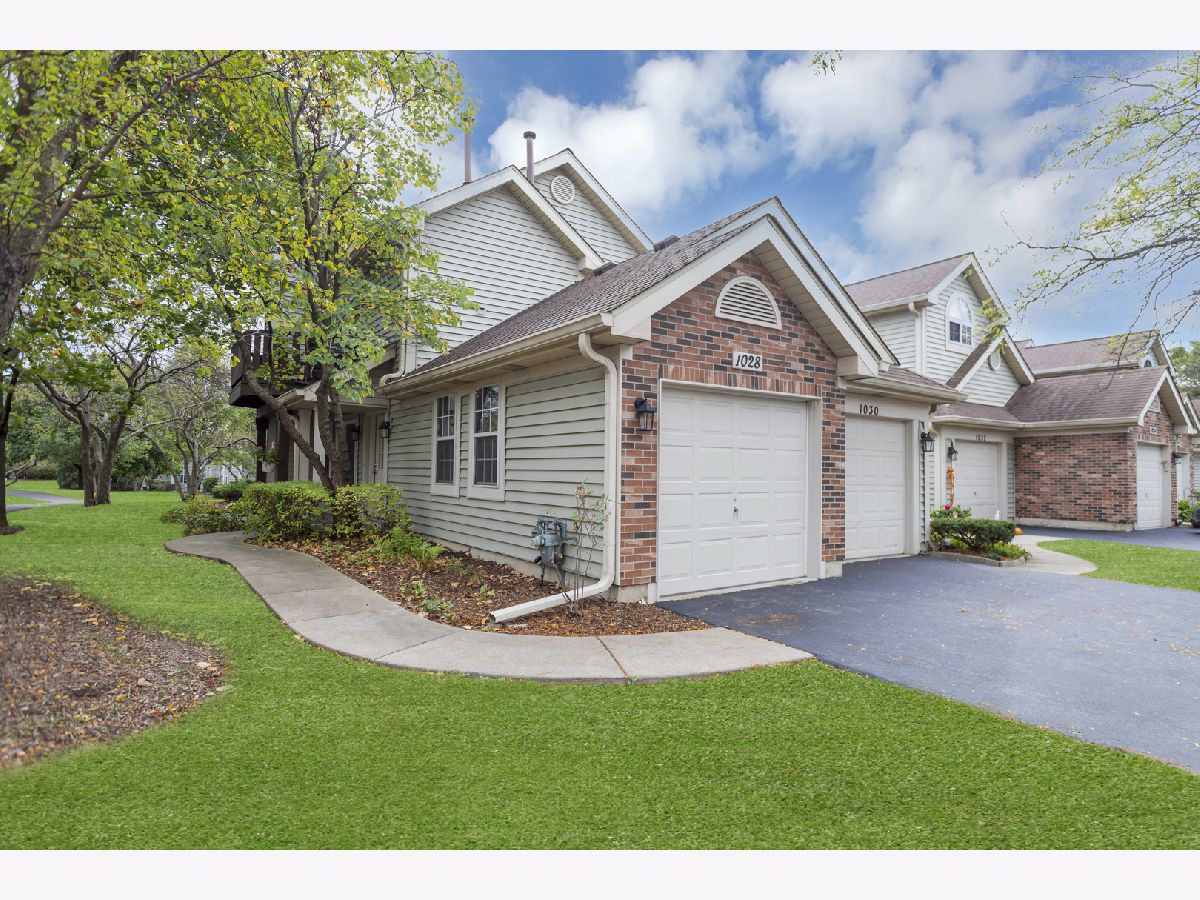 Townhomes & Condos Rented Bennington On The Lake Carol Stream Illinois, 1028 Rockport