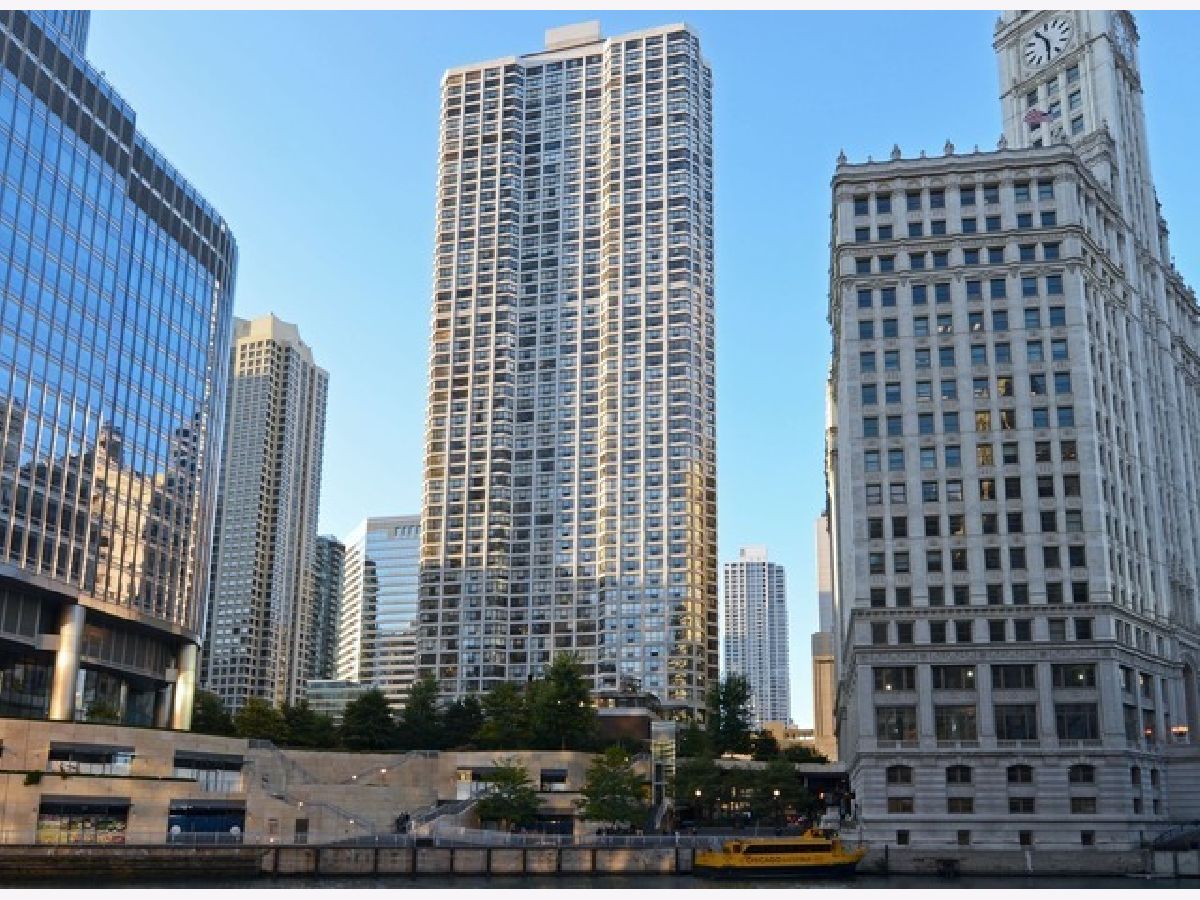 Condominiums Rented River Plaza Chicago Illinois, 405 Wabash