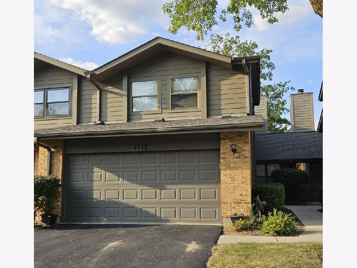 Townhomes & Homes Rented Sawmill Creek Darien Illinois, 1712 Wildwood
