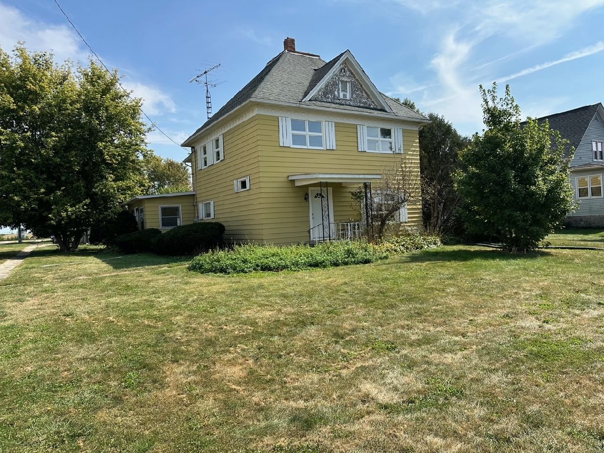  Sold Lee Illinois, 300 Viking Vie