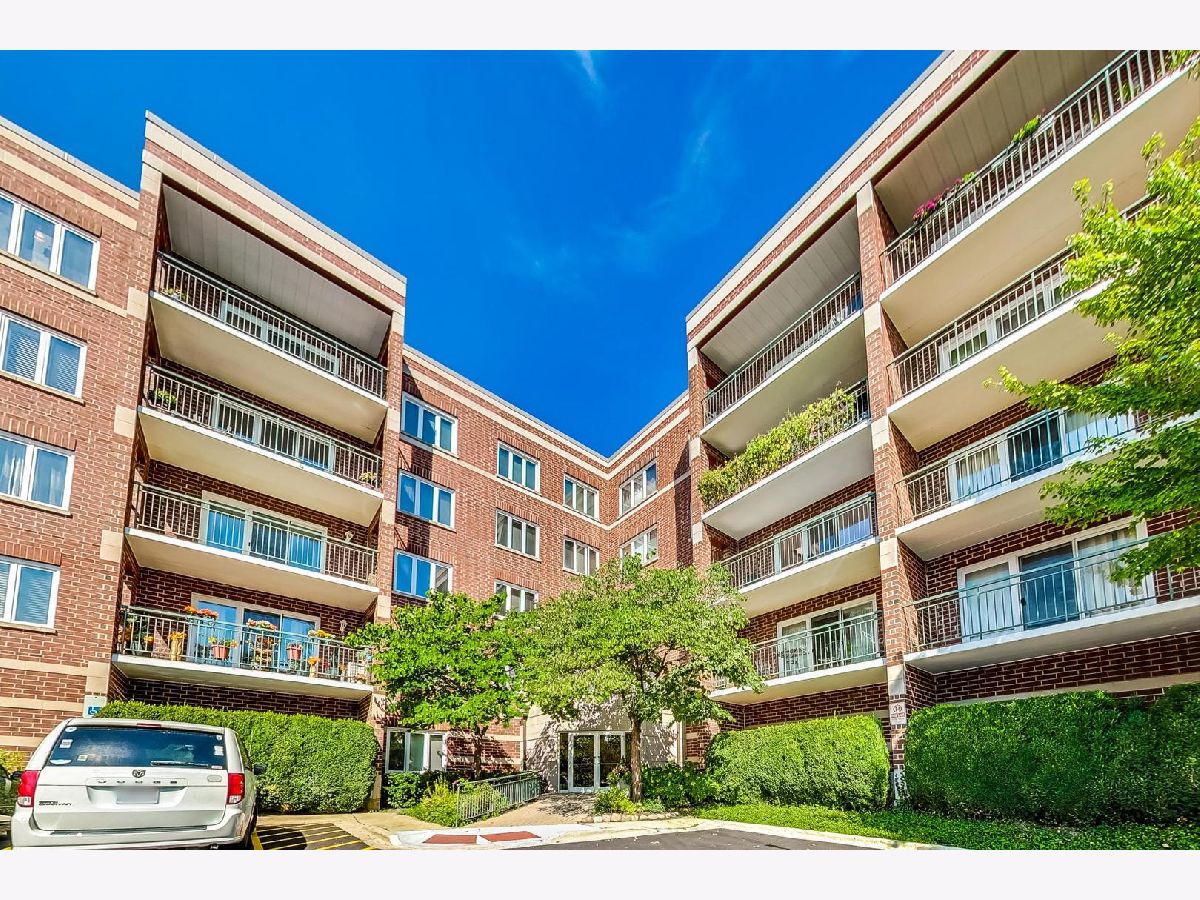 Condominiums & Homes Sold Rivers Edge Chicago Illinois, 5225 Riversedge