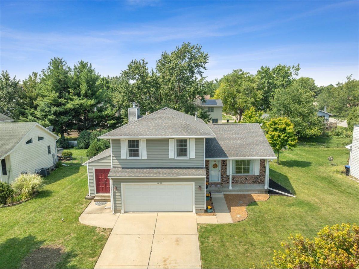 Homes & Condos & Townhomes Sold Hillcrest Bloomington Illinois, 1228 Bancroft