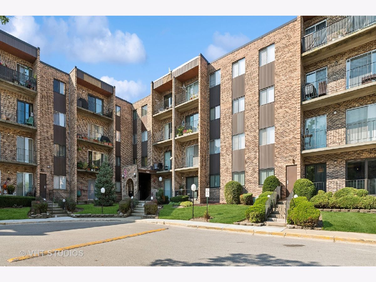 Condominiums Sold Huntington Commons Mount Prospect Illinois, 625 Huntington Commons