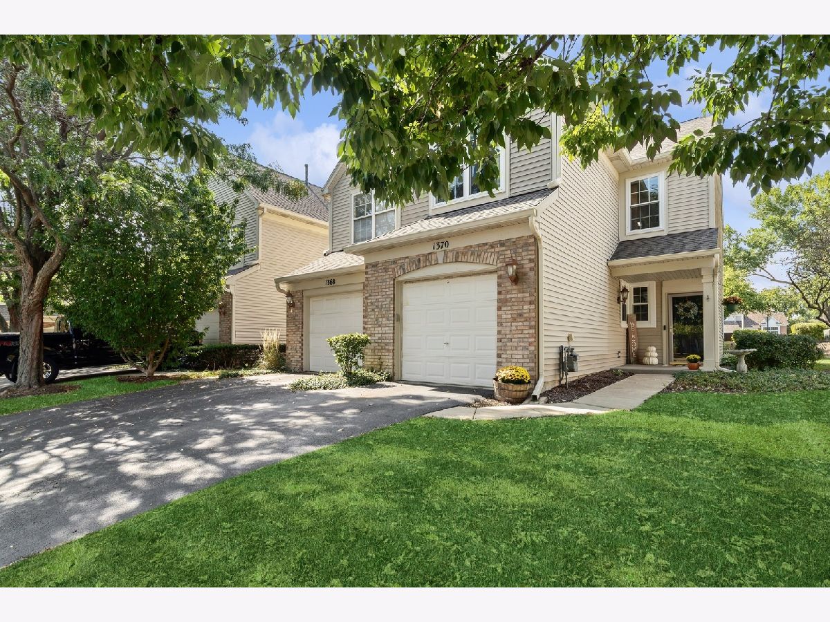 Townhomes & Homes Sold Briargate Grayslake Illinois, 1370 Longchamps