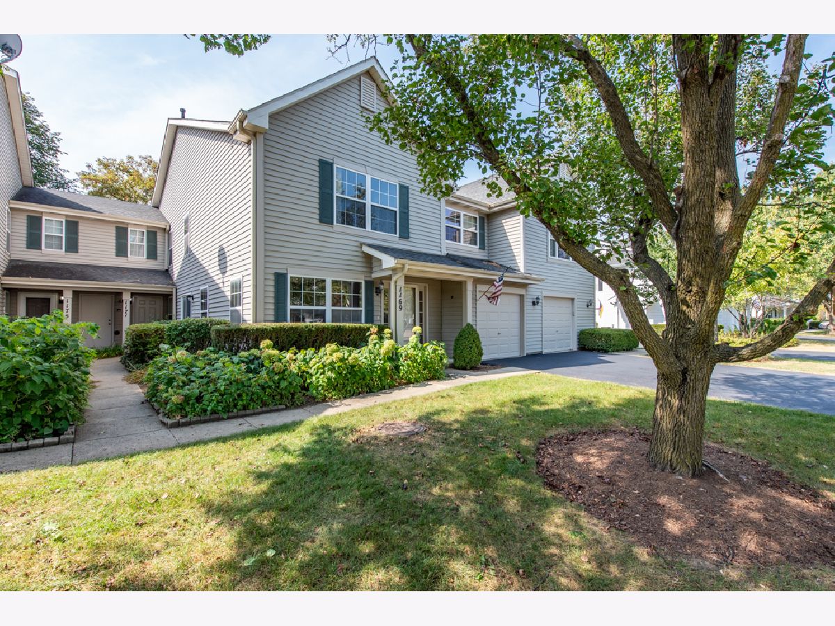 Townhomes & Condos & Homes Rented Lakewood Village Mundelein Illinois, 1169 Orleans