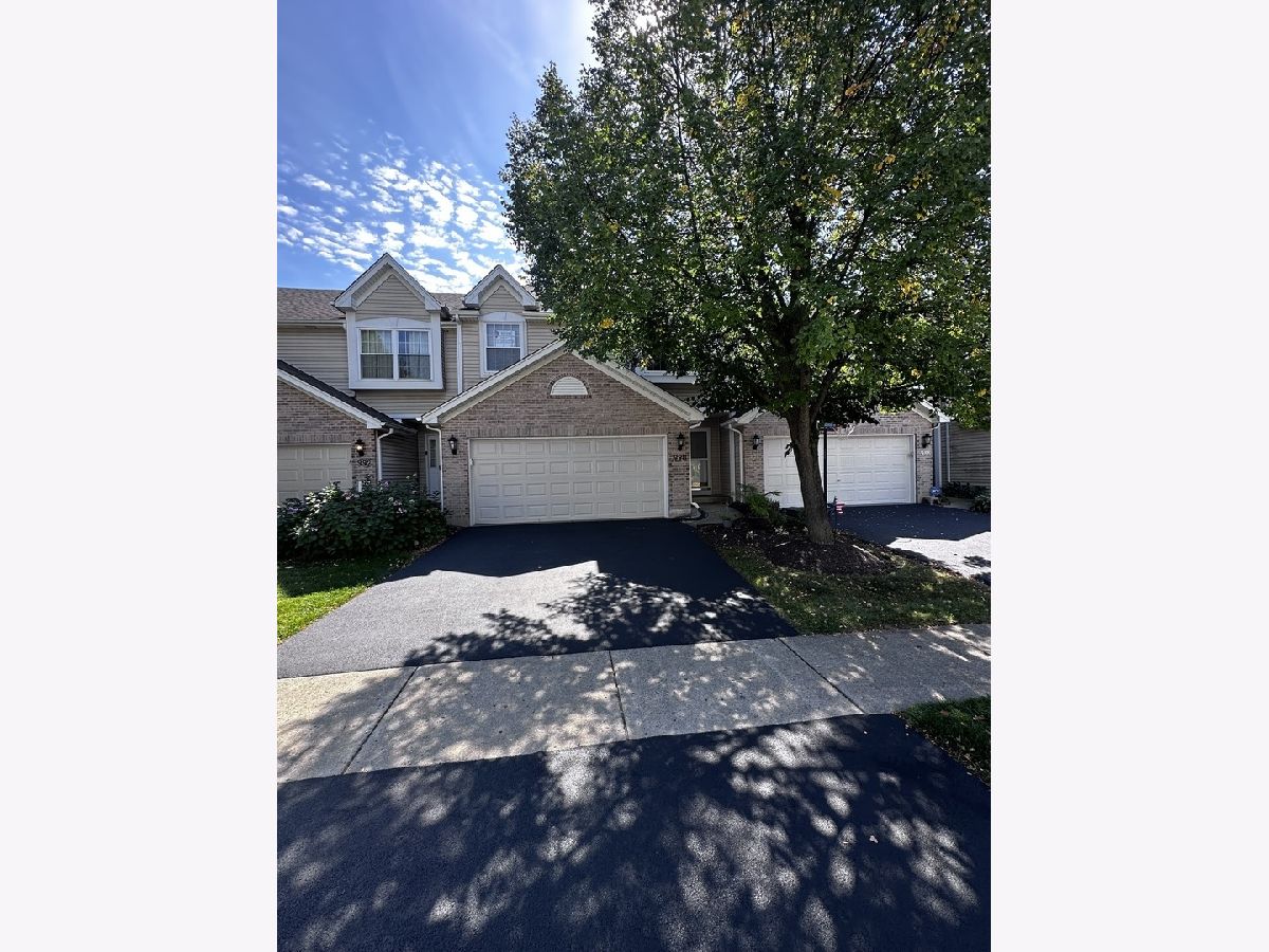 Townhomes Sold Windstone Crossing Lake In The Hills Illinois, 990 Viewpoint