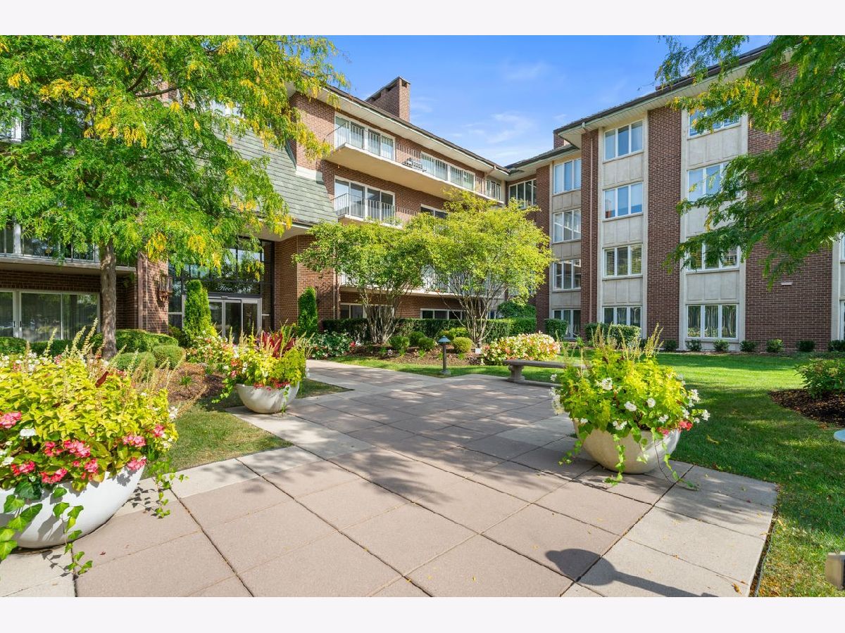 Condominiums Sold Oak Brook Club Oak Brook Illinois, 5 Oak Brook Club
