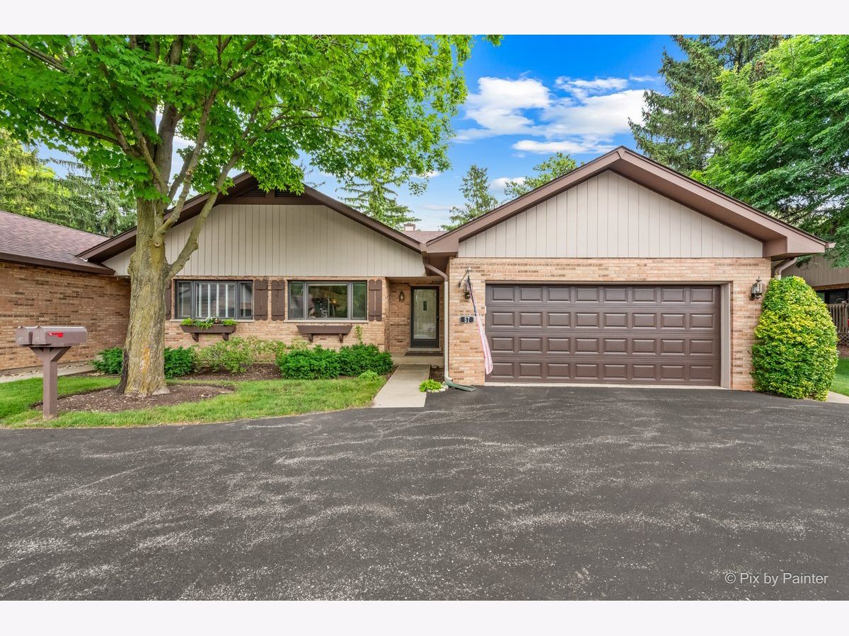 Townhomes & Homes Sold Country Club Estates Bloomingdale Illinois, 57 Castle Rock