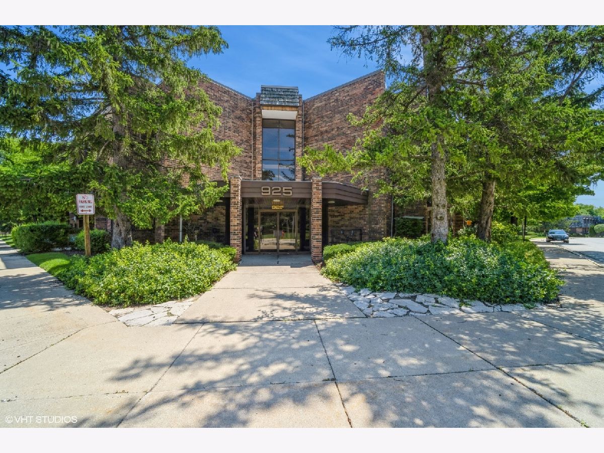 Condos & Townhomes Sold Pheasant Creek Northbrook Illinois, 925 Spring Hill
