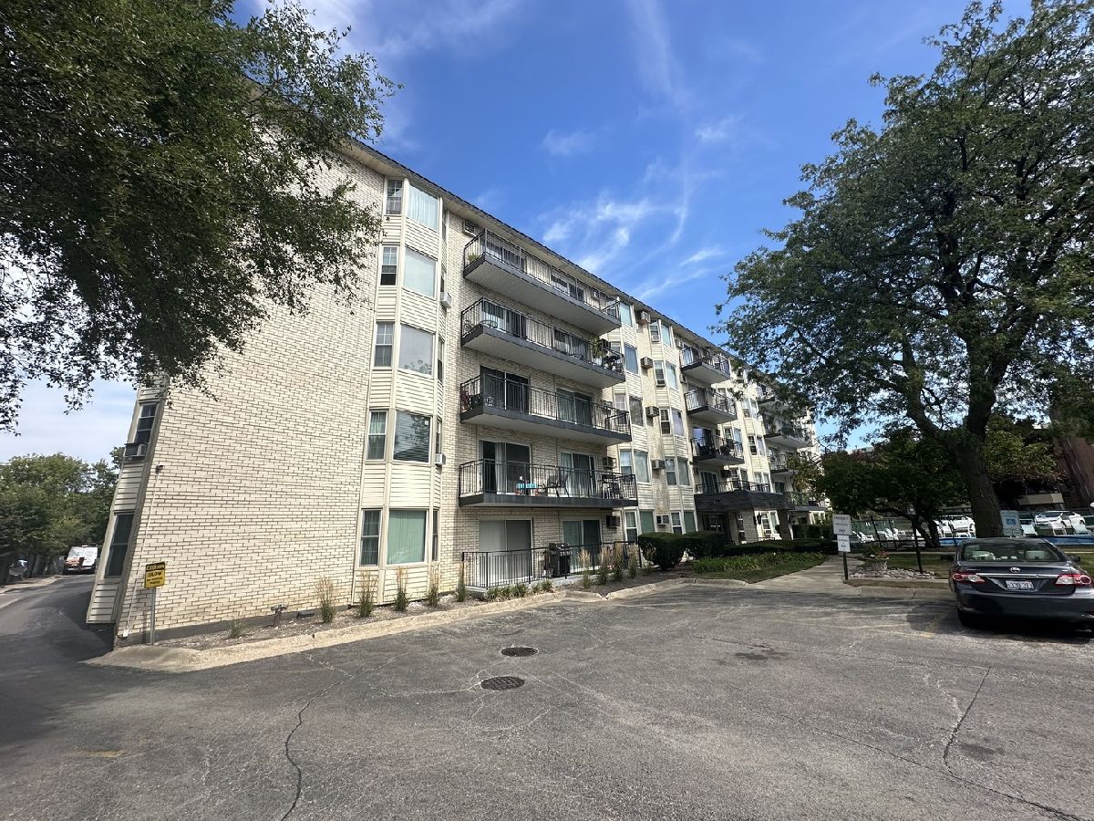 Condominiums Sold Edens Point Morton Grove Illinois, 5510 Lincoln