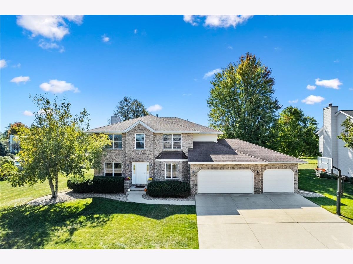 Homes & Condos & Townhomes Sold Ironwood Normal Illinois, 1011 Ironwood Cc