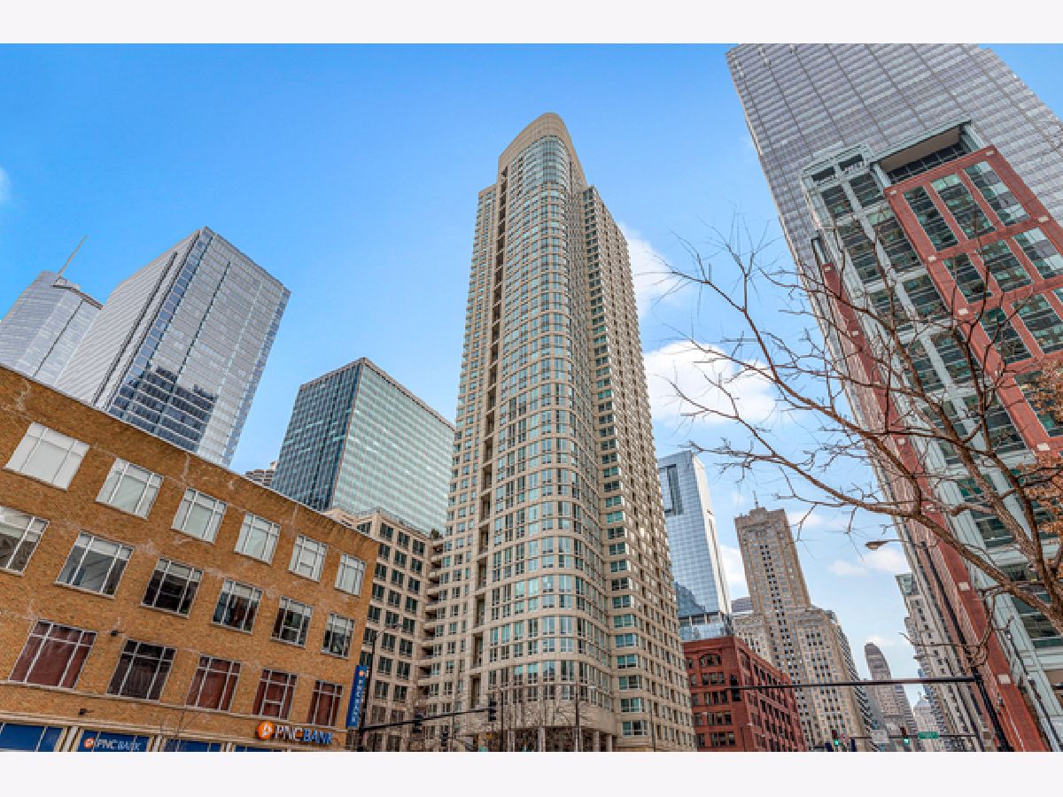 Condominiums Rented Sterling Chicago Illinois, 345 Lasalle