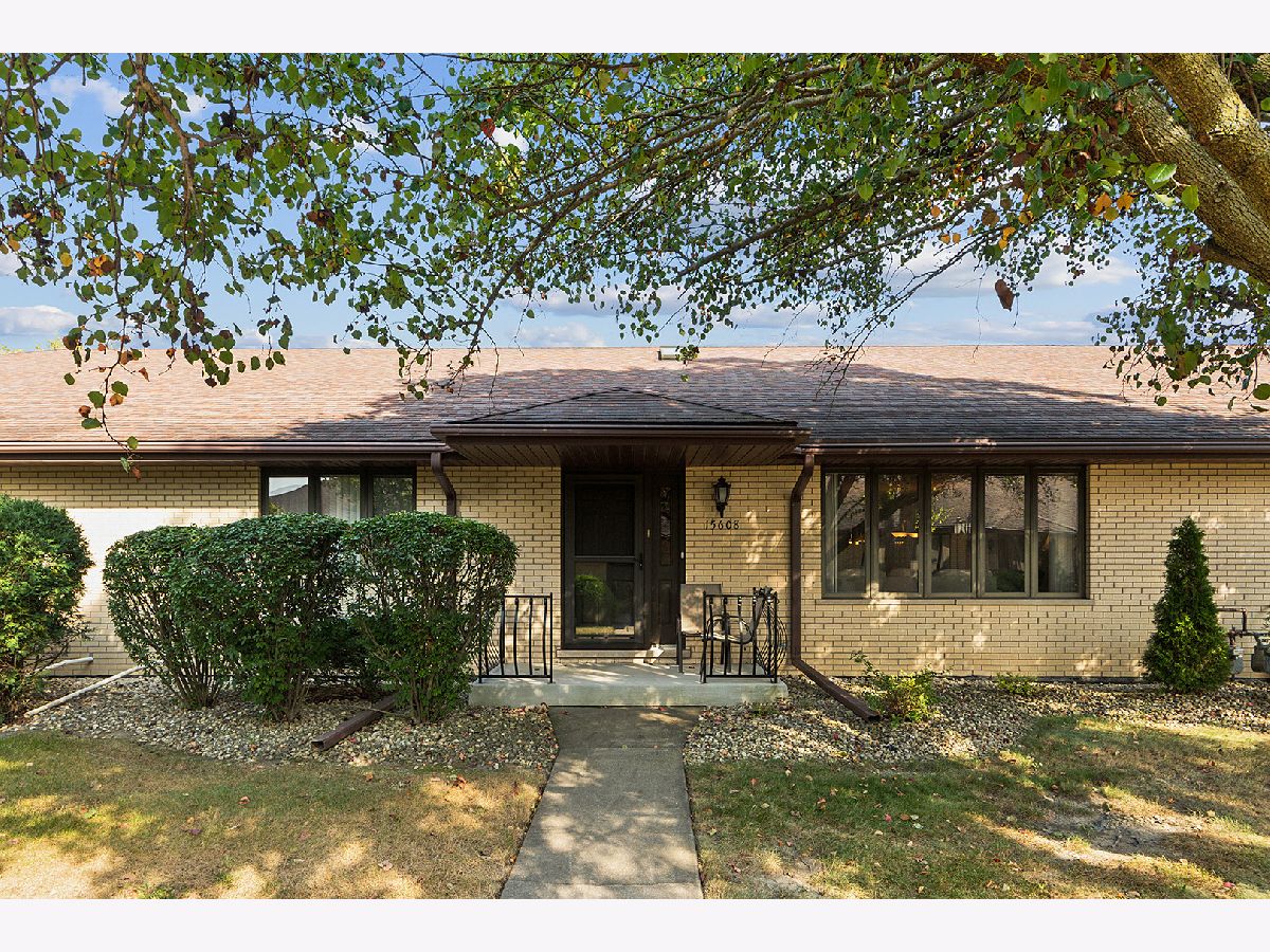 Condos & Townhomes & Homes Sold Clearview Orland Park Illinois, 15608 Petunia