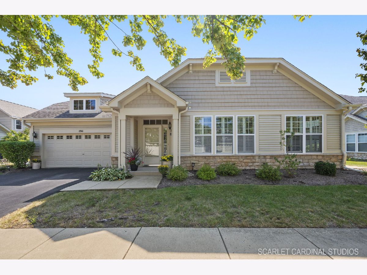Townhomes & Condos & Homes Sold Stonegate West Aurora Illinois, 1911 Chase