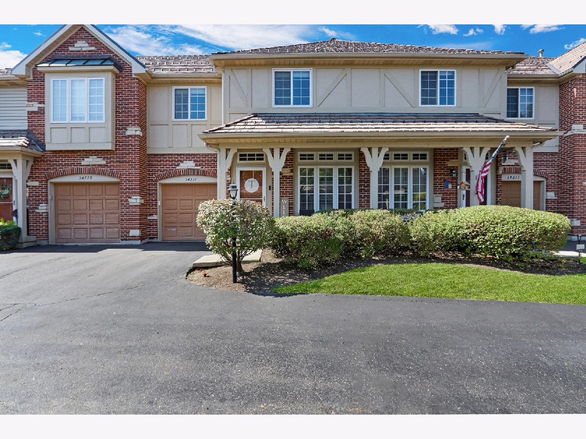 Townhomes Sold Pickwick Commons Gurnee Illinois, 34231 Homestead